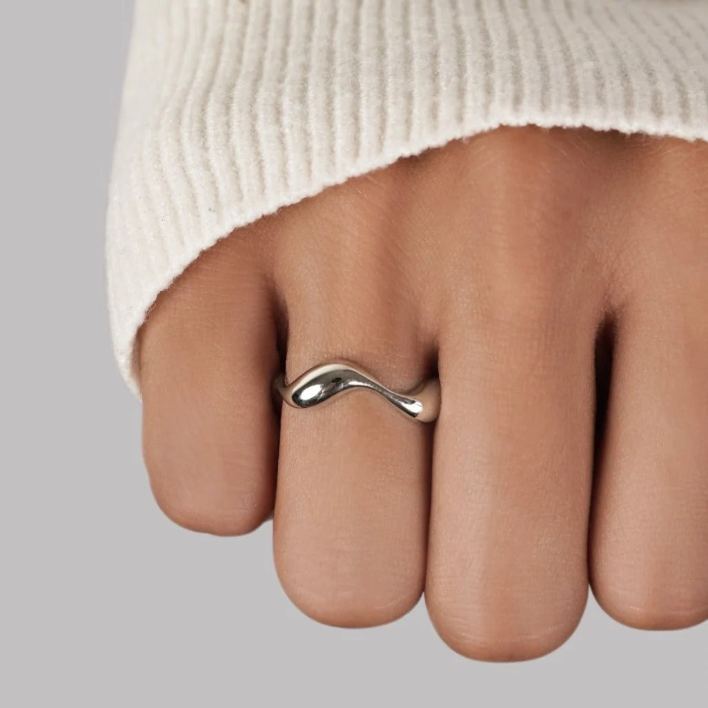 18K Gold Wave Ring